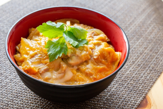 ●What is Oyakodon? Now on oyakodon recipes. Japanese food that is easy to make and delicious.